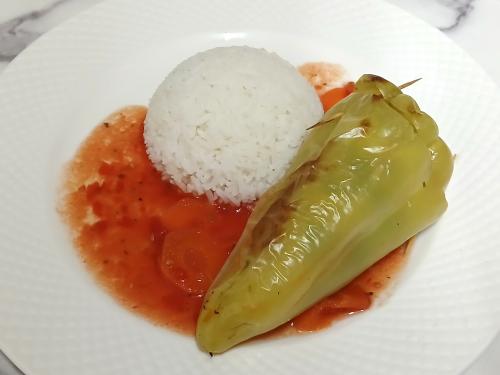 Papriky plněné kuřecím masem a sýrem – Snadné Česko recept, zvládnete za 30 - 45 minut